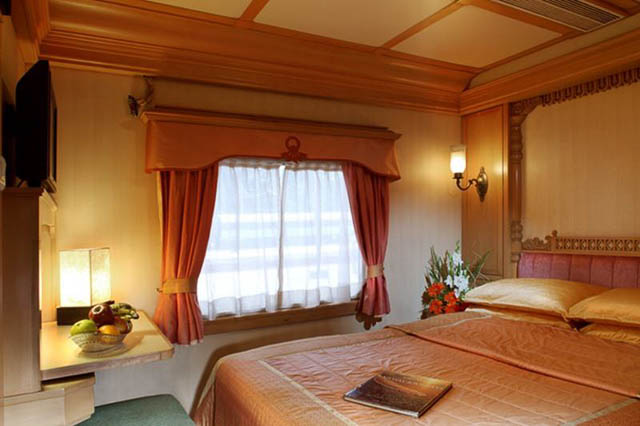Golden Chariot Room