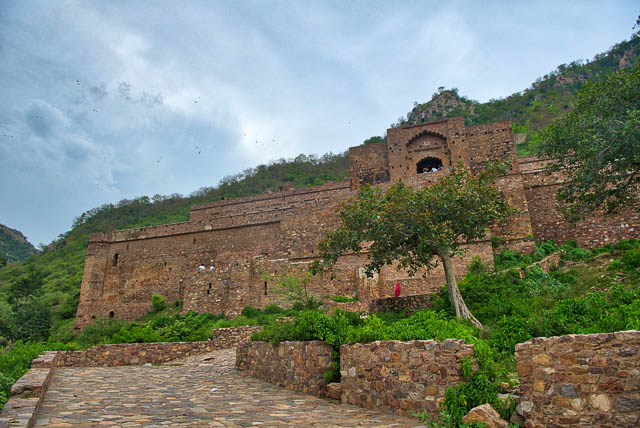 main gate of bhangarh