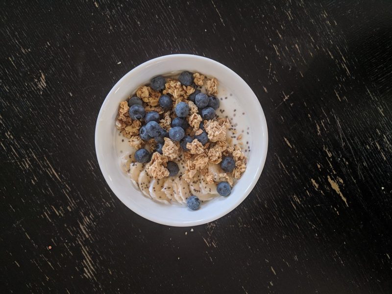 Skyr mixed with blueberries