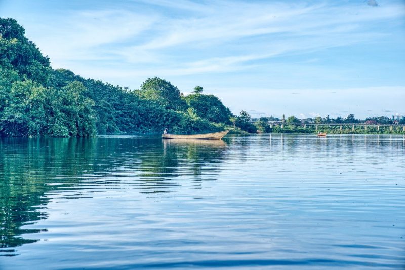 The Nile River flows through Uganda