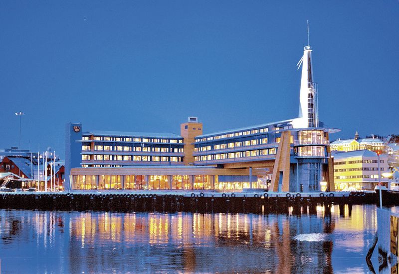 The Scandic Ishavshotel at night
